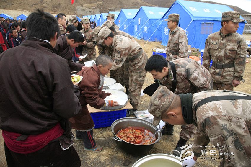 全力救災見真情——甘孜軍分區(qū)抗震救災掠影