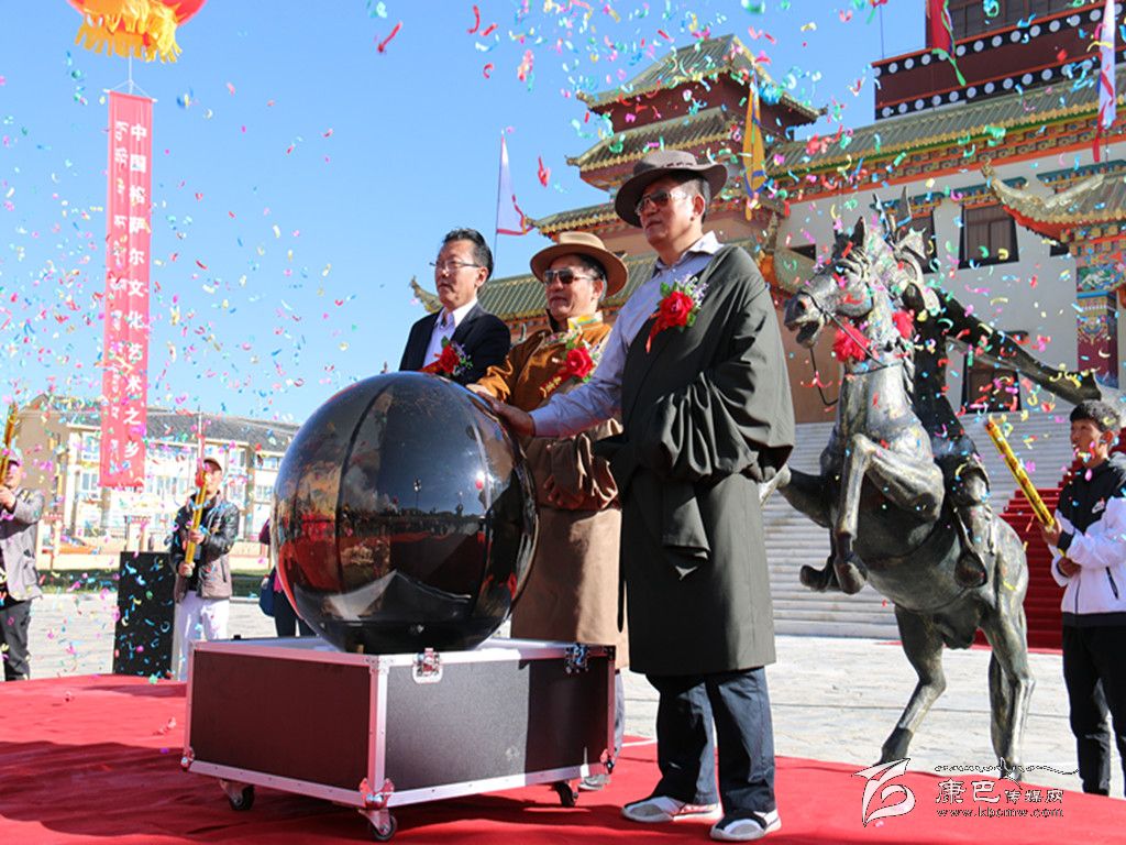 2015年全國“格薩爾故里行”學(xué)術(shù)考察活動(dòng)掠影