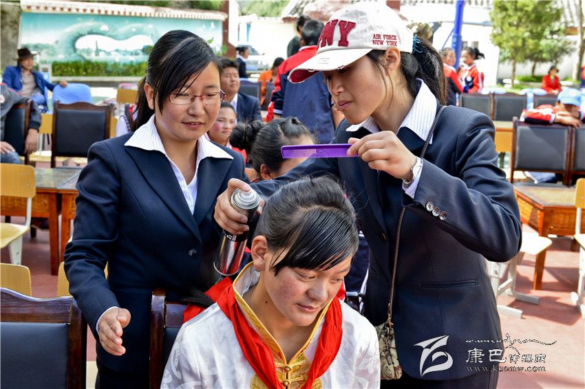 殘障兒童幸福成長(康巴傳媒網(wǎng)首屆紀實攝影大賽)