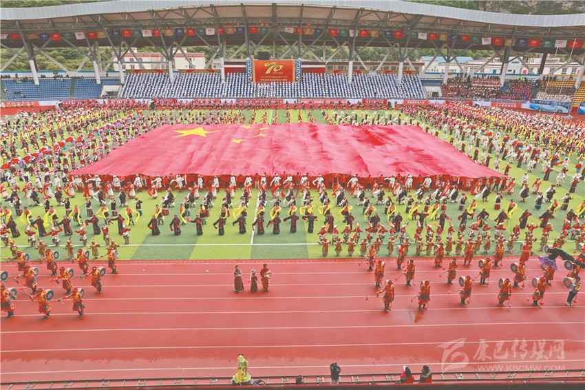 甘孜藏族自治州成立70周年慶祝大會(huì)群眾文藝演出掠影