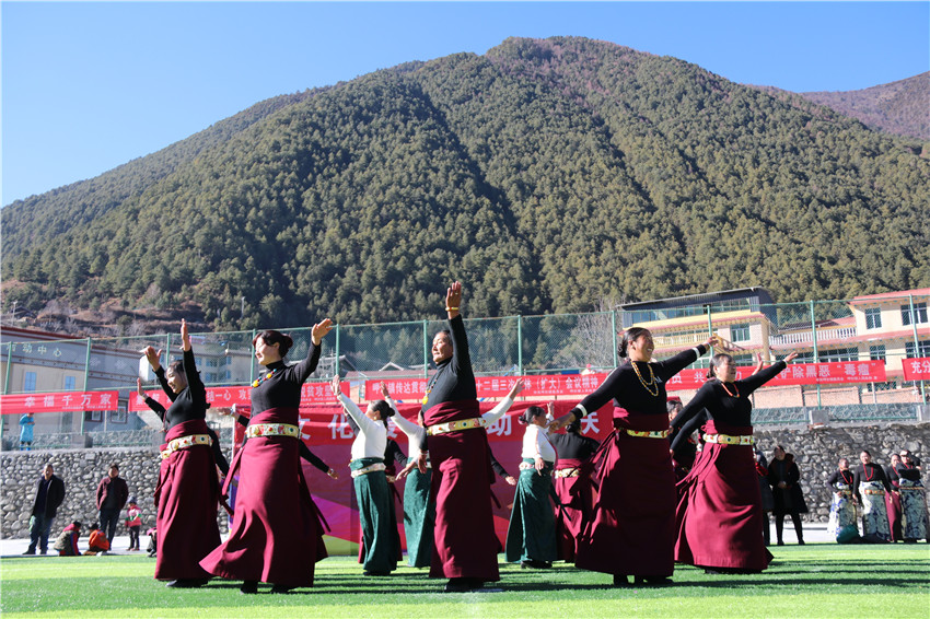 圖為村民們.jpg